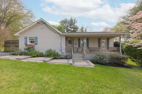 9 Oak Rd, Clarkstown, NY 10920