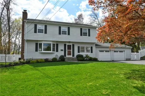 75 Autumn Dr, Orangetown, NY 10983