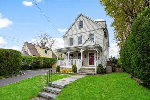 17 Deane Pl, Larchmont, NY 10538