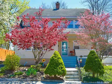 24 Chestnut St, Middletown, NY 10940