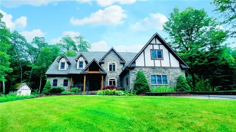50 Carol Ln, Beekman, NY 12570