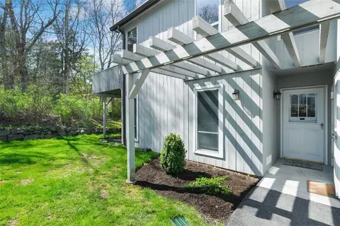 1 Woods View Ct #3, Yorktown, NY 10598