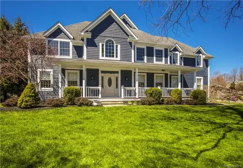 4 Katonah Crossing Ct, Katonah, NY 10536