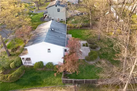 126 Constitution Dr, Orangetown, NY 10962 | 29 Photos - Movoto