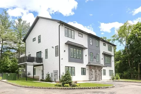 21 Old Nyack Tpke #202, Ramapo, NY 10952