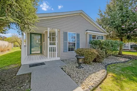 4 Boynton Dr, Poughkeepsie, NY 12603