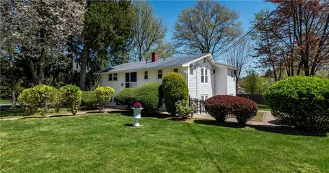 3 Parkway Dr S, Orangetown, NY 10962