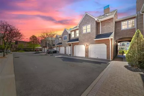115 Half Moon Bay Dr, Cortlandt, NY 10520