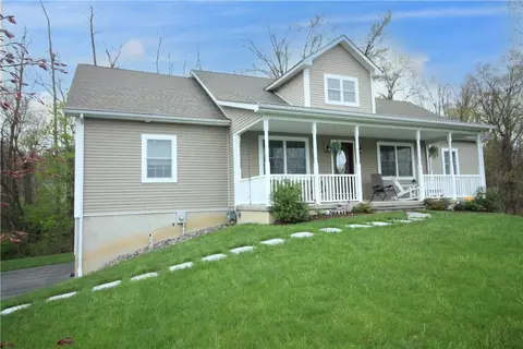 5 Osage Ln, Newburgh, NY 12550