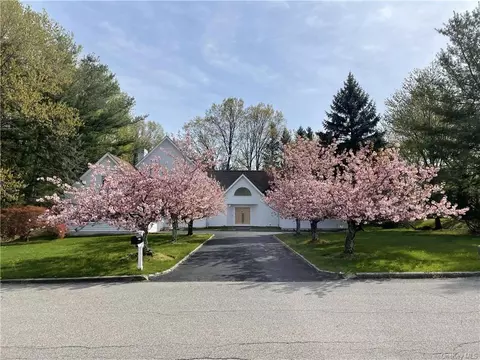38 Brookwood Dr, Briarcliff Manor, NY 10510