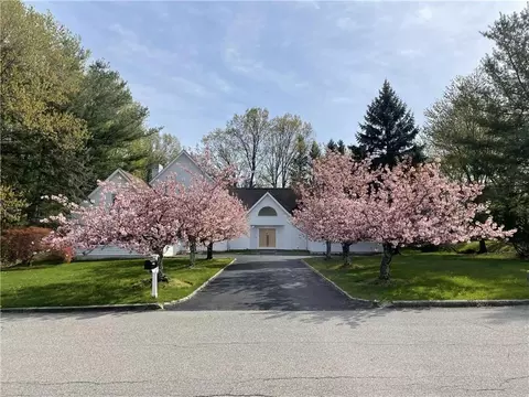 38 Brookwood Dr, Briarcliff Manor, NY 10510