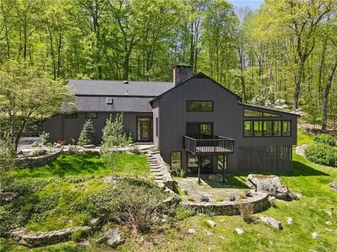 21 Beech Hill Ln, Pound Ridge, NY 10576