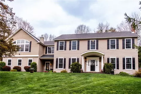 68 Connelly Dr, Staatsburg, NY 12580