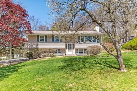 25 Prince Rd, Mahopac, NY 10541