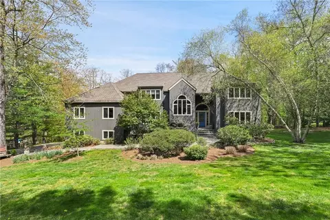 12 Shoshone Dr, Lewisboro, NY 10536