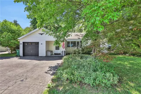 7 Kinry Rd, Poughkeepsie, NY 12603