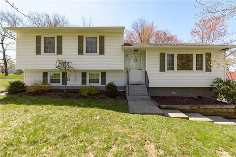 2 Glen Ct, La Grange, NY 12603