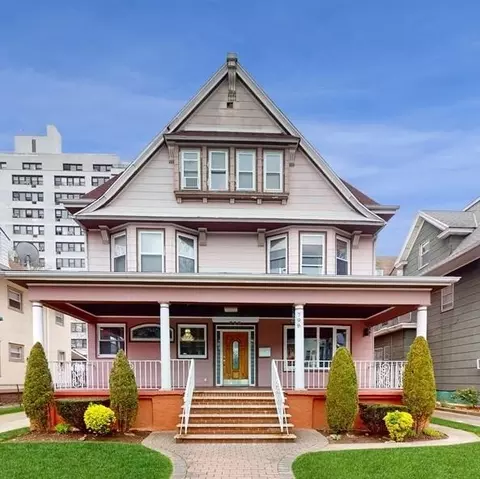 798 E 21st St, Brooklyn, NY 11210