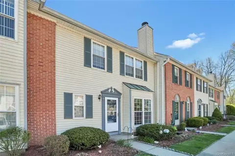 48 Yorkshire Ter, Washingtonville, NY 10992