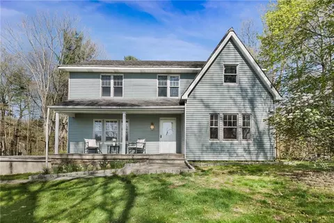 76 Laurel Dr, Mount Kisco, NY 10549