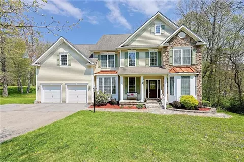 6 Logans Ct, Poughkeepsie, NY 12603