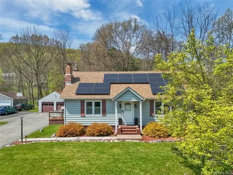 441 Vineyard Ave, Lloyd, NY 12528