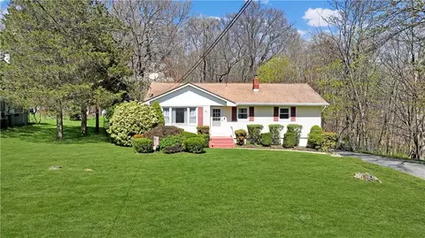72 Creeden Dr, Wallkill, NY 10940