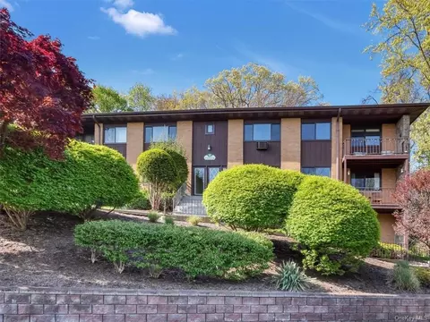 8 E Lawrence Park Dr #12, Orangetown, NY 10968