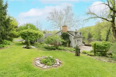 236 Lakeshore Dr, Pleasant Valley, NY 12569