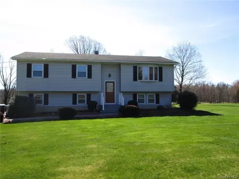 66 Derby Rd, Wallkill, NY 10940