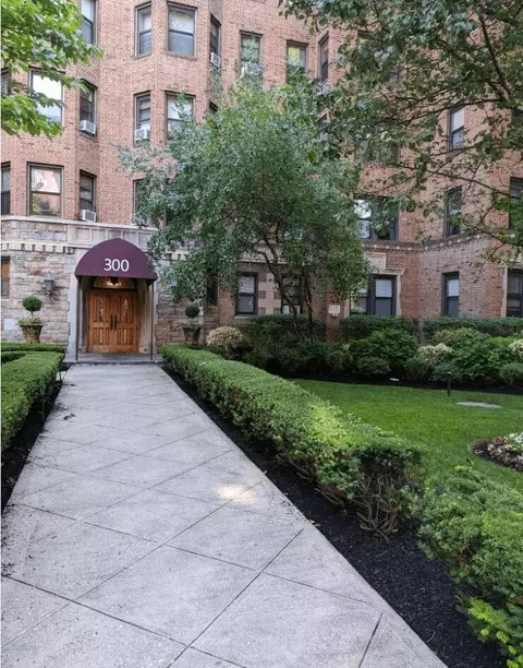 300 Main St #4A, White Plains, NY 10601