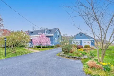 123 Lighthouse Dr, Saugerties, NY 12477