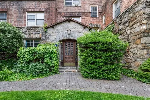 151 Centre Ave #2G, New Rochelle, NY 10805