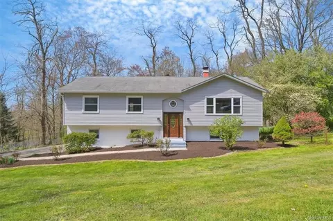 102 Brandy Ln, Wappingers Falls, NY 12590