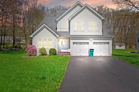 13 Hilltop Ln, Lloyd, NY 12528