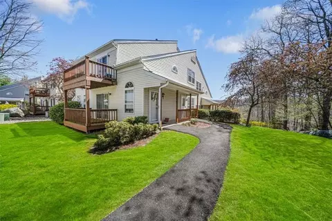 1506 Rosewood Ct, Highland Mills, NY 10930