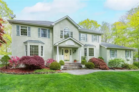 4 Lee Ln, Beekman, NY 12540
