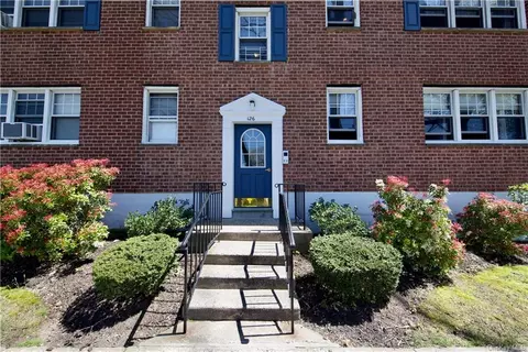 126 Underhill Ave #2A, Harrison, NY 10604