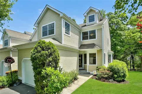 705 Pheasant Woods Rd, Briarcliff Manor, NY 10510