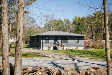 409 Schwabie Tpke, Rochester, NY 12446