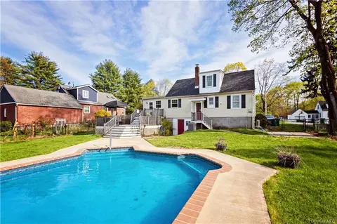 51 Schoolhouse Ln, Poughkeepsie, NY 12603