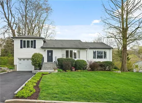 7 Hemlock Rd, Greenburgh, NY 10530