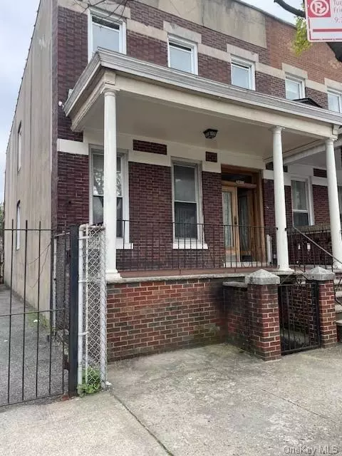 24-11 42nd St, New York, NY 11103