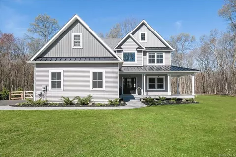 8 Degroodt Dr, Shawangunk, NY 12589