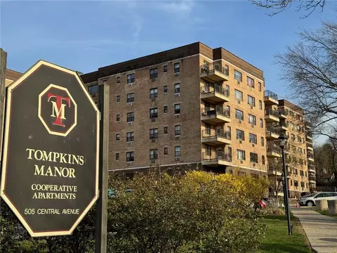 505 Central Ave #415, White Plains, NY 10606