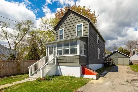 18 Maryland Ave, Poughkeepsie, NY 12603