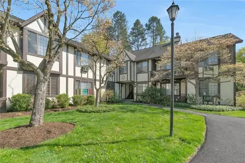 5 Foxwood Dr #6, Mount Pleasant, NY 10570