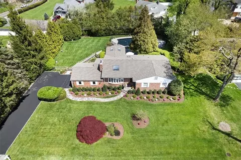 4 Barnaby Ln, Greenburgh, NY 10530