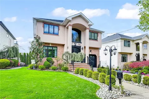 132 Bartow Ave, Staten Island, NY 10309