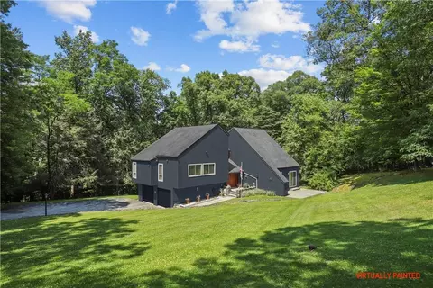 2 Rockledge Dr, Cortlandt, NY 10520